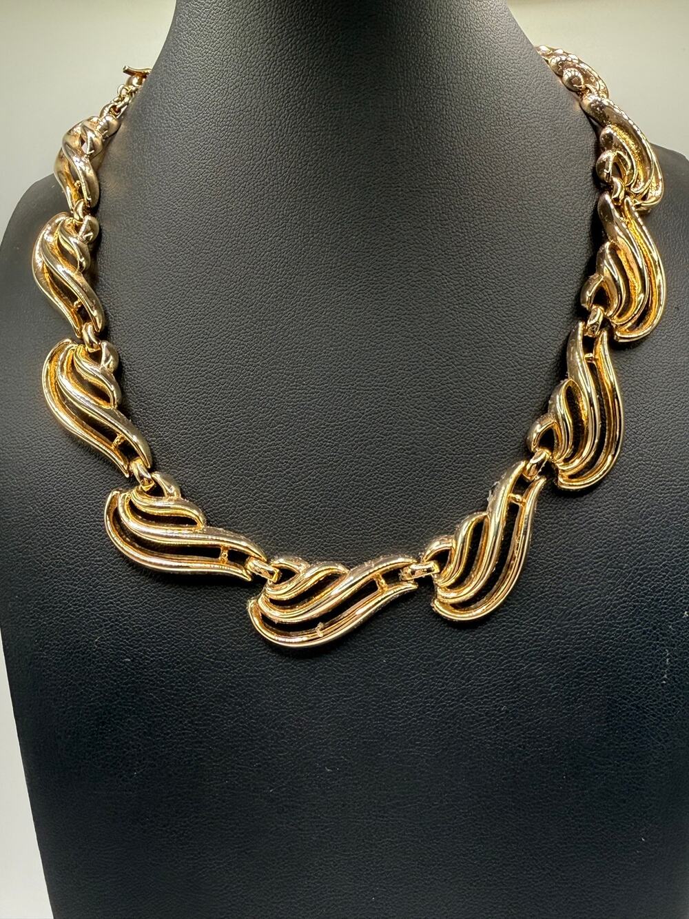 Trifari Gold Tone Vintage Choker